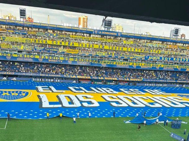 La Bombonera explotó con insultos y duros cánticos contra Mauricio Macri