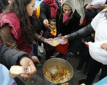 Barrios de Pie protesta hoy con 100 ollas populares en la Capital Federal