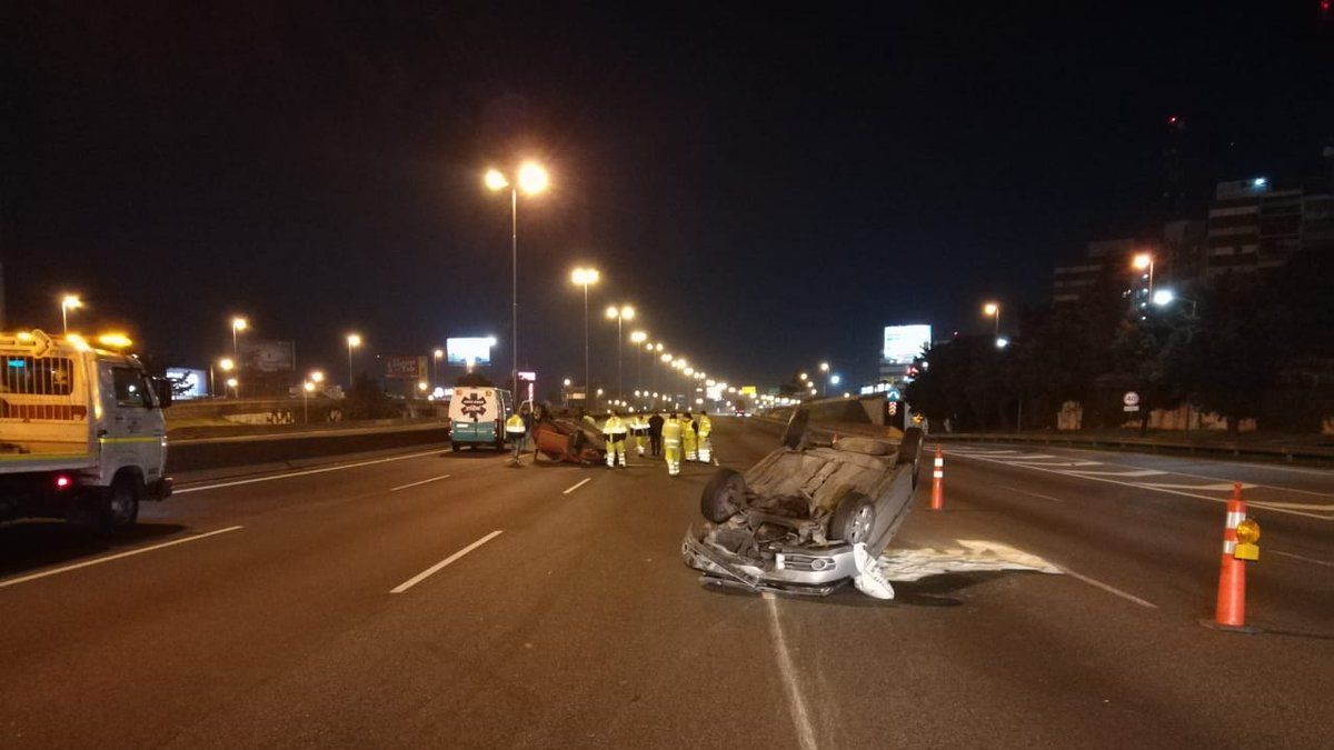 Múltiple choque y vuelco en Panamericana