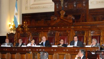 piden a la corte suprema que actue en el conflicto con los fondos buitre piden a la corte suprema que actue en el conflicto con los fondos buitre