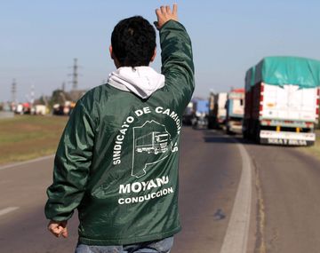 {altText(,#Paritarias2015 Camioneros anunció un paro nacional y reclama una suba del 35%)}