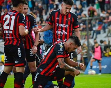 Patronato goleó 3-0 a Boca en Paraná