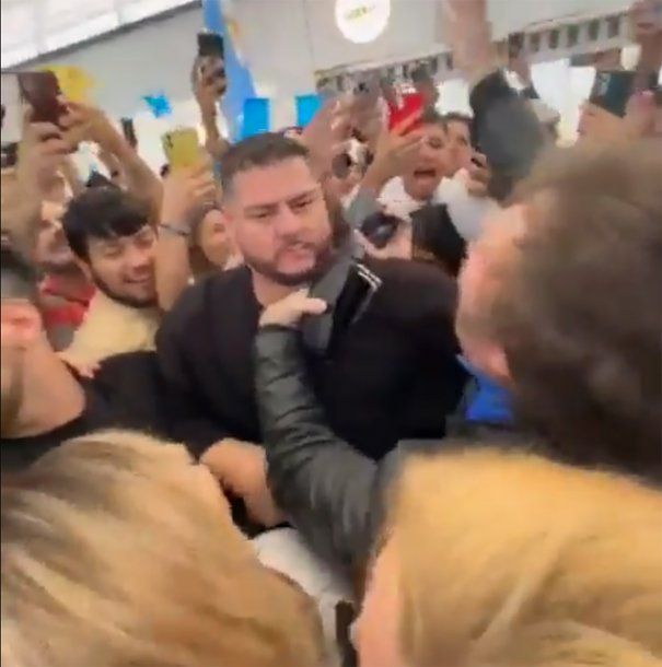 Milei volvió a mostrarse sacado en Rosario y atacando a la prensa