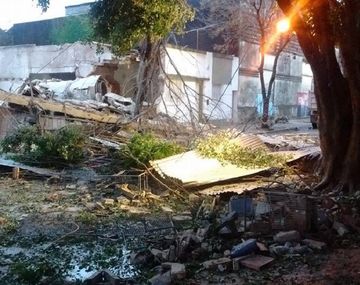 Noble gesto: encontró 20.000 dólares en una casa derrumbada y los devolvió