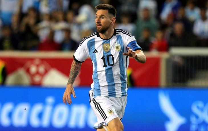 Agüero adelantó que Messi tomará una decisión sobre su futuro después del Mundial