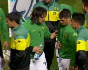 Lugüercio sufrió un piedrazo y Aldosivi-Lanús estuvo a punto de no jugarse