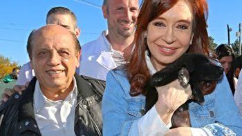 Juan José Mussi junto a Cristina Kirchner. Juan José Mussi junto a Cristina Kirchner.