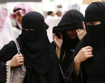 Arabia prohibió el uso de las hamacas a las mujeres