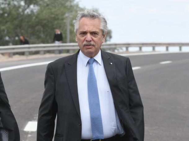 Alberto Fernández anunció un bono para sectores postergados e inversión en economía popular