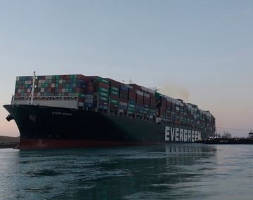 Egipto anunció que el barco que bloqueaba el canal de Suez fue desencallado
