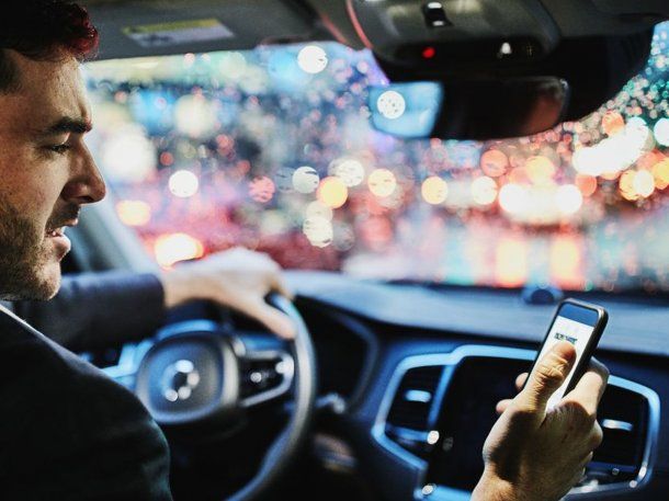 Tránsito: comienza la fiscalización del uso del celular al volante, falta del cinturón y giros indebidos