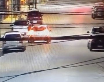 Video: discutieron y la arrastró sobre el capot del auto cuatro cuadras