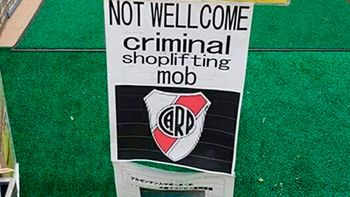 tras un asalto a un supermercado, en osaka le prohiben el ingreso a hinchas de river tras un asalto a un supermercado, en osaka le prohiben el ingreso a hinchas de river