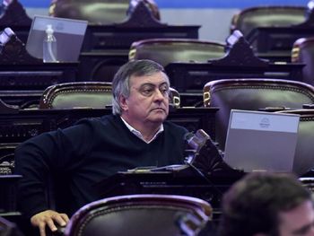 Carlos Selva, quinto diputado nacional con coronavirus