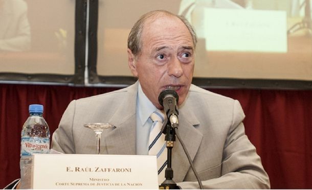Raúl Zaffaroni le envió a Cristina su carta de renuncia a la Corte