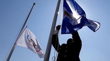 la bandera argentina ya flamea en la villa olimpica de londres la bandera argentina ya flamea en la villa olimpica de londres
