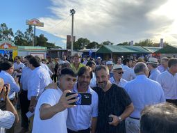 El presidente Luis Lacalle Pou destacó el acuerdo con Argentina por el Puerto de Montevideo durante su visita a la Expo Avícola. El presidente Luis Lacalle Pou destacó el acuerdo con Argentina por el Puerto de Montevideo durante su visita a la Expo Avícola.