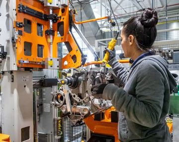 La actividad económica apenas repuntó en septiembre: sectores clave siguen en caída