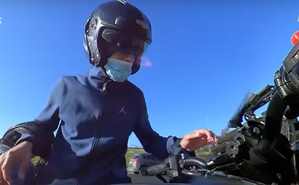 Motociclista grabó el momento en el que le roban su moto en la Panamericana
