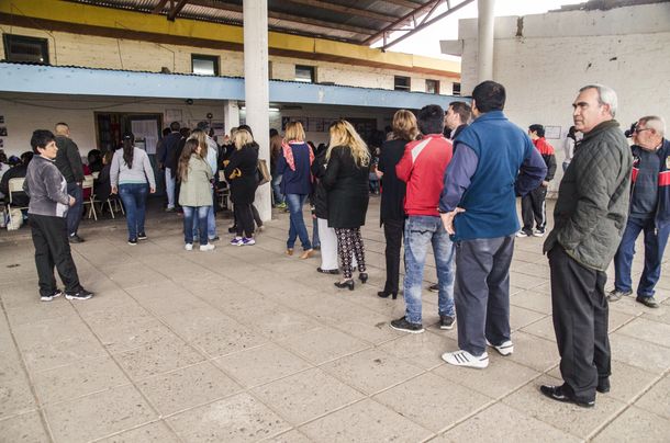 Cerraron los comicios en Tucumán y cerca de las 23 se esperan los primeros resultados