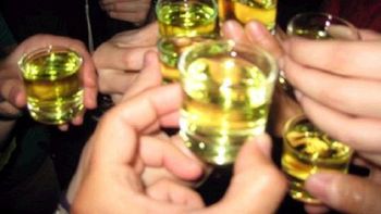 un hombre debera hacer trabajo comunitario por premiar a los que bebian mas alcohol un hombre debera hacer trabajo comunitario por premiar a los que bebian mas alcohol