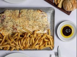 Este bodegón porteño ofrece milanesas libres para disfrutar en familia. 