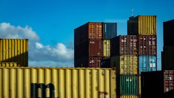 Las exportaciones uruguayas cayeron un 23% interanual en abril, traccionadas por el desplome en la carne vacuna y la soja. Las exportaciones uruguayas cayeron un 23% interanual en abril, traccionadas por el desplome en la carne vacuna y la soja.