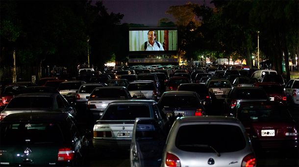 Vuelve el cine: a pesar de la pandemia abrir&aacute;n un autocine en el AMBA