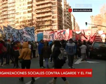 Cientos de personas se reunieron en Las Heras y Pueyrredón para protestar contra la visita a Lagarde