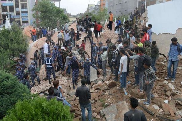 El número de muertos por el terremoto en Nepal ya supera los 3.200