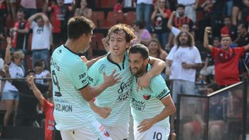 El Sabalero festeja el tempranero tanto de Pereyra El Sabalero festeja el tempranero tanto de Pereyra