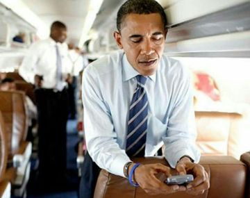 Barack Obama tuiteando