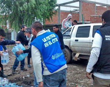 Voluntarios de todo el país se movilizaron para ayudar a los inundados