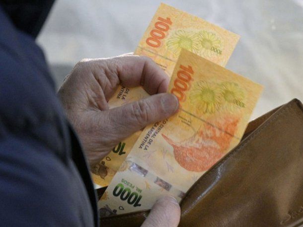 Ocho de cada 10 argentinos no llega a mitad de mes: el salario se termina a dos semanas de cobrar