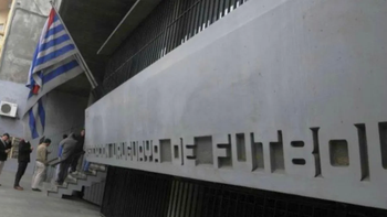 Ignacio Alonso se mantendrá en la presidencia de la Asociación Uruguaya de Fútbol (AUF), con un flujo millonario. Ignacio Alonso se mantendrá en la presidencia de la Asociación Uruguaya de Fútbol (AUF), con un flujo millonario.