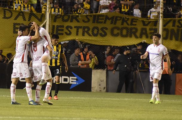El festejo de Huracán y la desazón de Olimpo en un duelo de seis puntos en Bahía Blanca