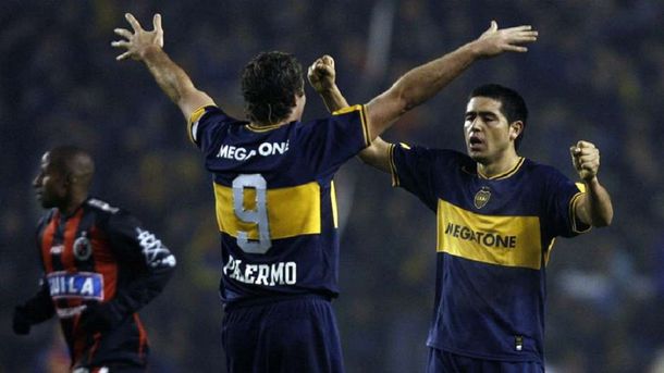 Un ex Boca desmiente el mito: Riquelme entraba al vestuario y al único que saludaba es a Palermo
