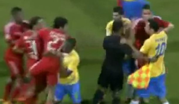 Un brasileño causó una terrible batalla campal en el fútbol de Qatar