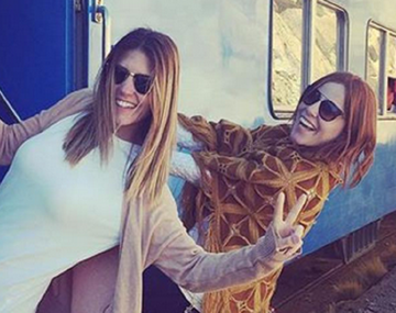 Las divertidas fotos de Agustina Kämpfer con una amiga  en el norte argentino