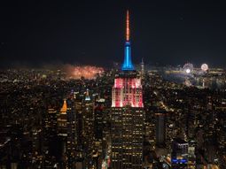 Qué decía la bandera colgada en el Empire State de Nueva York Qué decía la bandera colgada en el Empire State de Nueva York