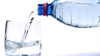 Le pidió un vaso de agua para robarle Le pidió un vaso de agua para robarle