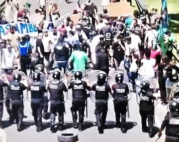 Video: la Policía reprimió a trabajadores del INTI en la General Paz