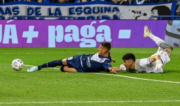 Vélez le ganó 2-0 a Estudiantes y es más puntero que nunca