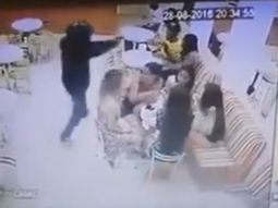 video: un sicario acribilla a una persona en un bar de brasil video: un sicario acribilla a una persona en un bar de brasil