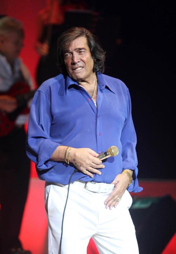 Cacho Castaña recibió el alta médica y ya está en su casa