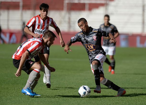 Huracán le ganó a Estudiantes y sumó su primera alegría en el torneo
