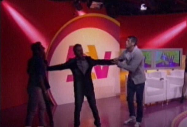 Ángel de Brito tuvo que separar a Rinaldi y Cristian U.