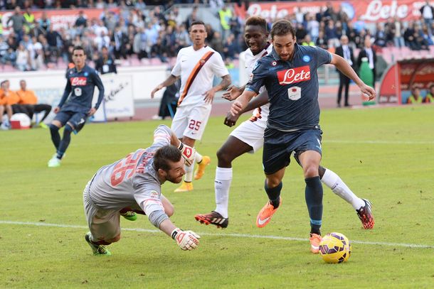 Un gol y una asistencia para un intratable Gonzalo Higuaín en el Nápoli