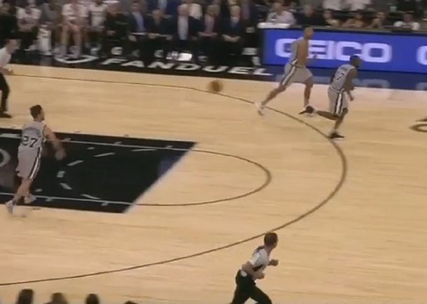 El argentino suma minutos con la camiseta de los Spurs