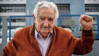 El expresidente José Mujica aseguró que está cantado que las jornadas de trabajo se reducirán a 6 horas en el futuro. El expresidente José Mujica aseguró que está cantado que las jornadas de trabajo se reducirán a 6 horas en el futuro.